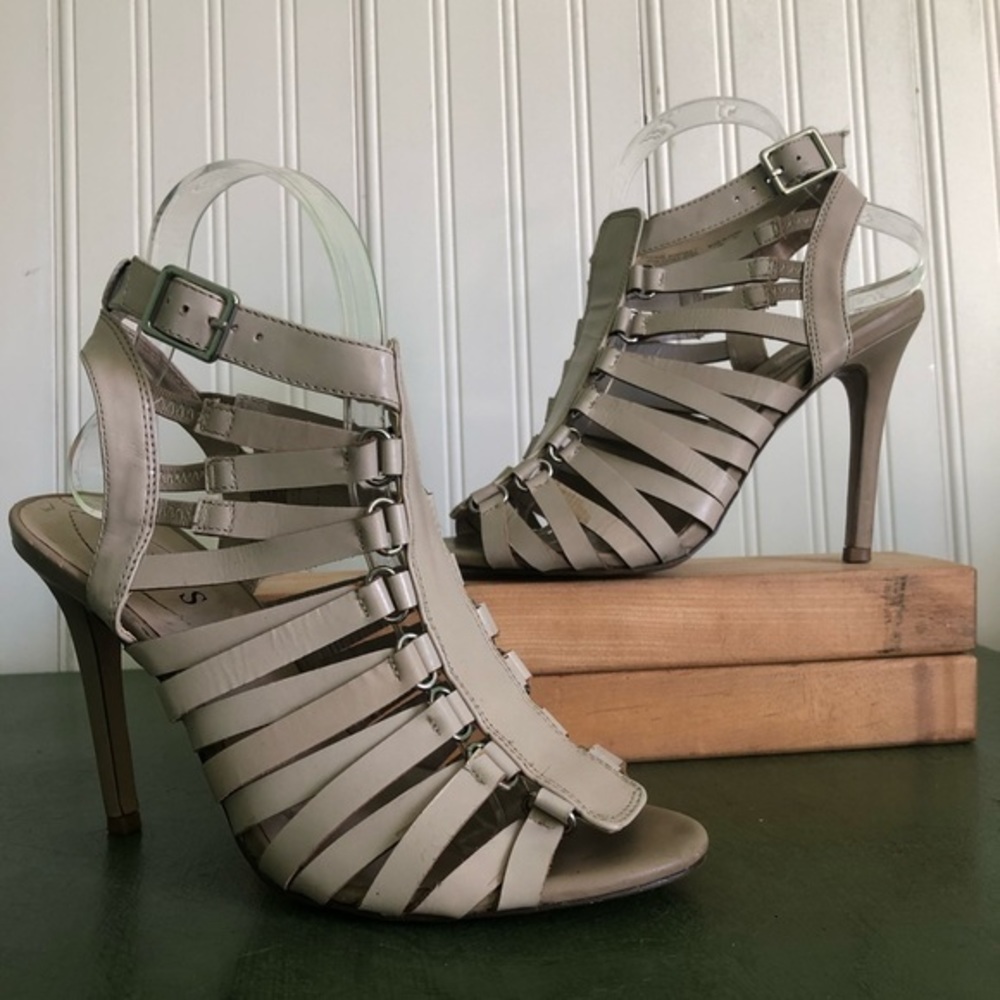 Guess KENNIE High Vamp Cage Heels in Neutral